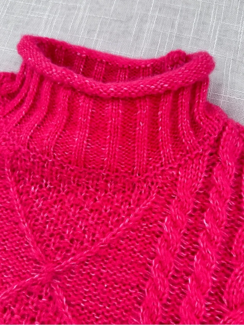 NWT Sanctuary Cable Knit Cropped Sweater Size Small Neon Pink Mock Neck Sweater - Picture 3 of 9